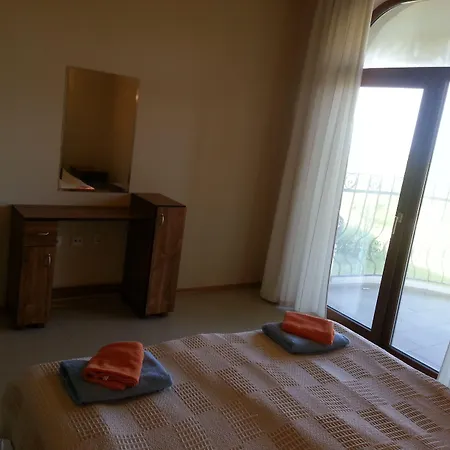 Menada Green Hills Apartments *