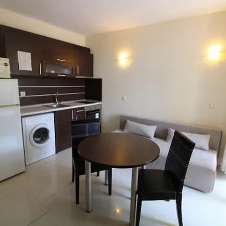 Menada Green Hills Apartments *
