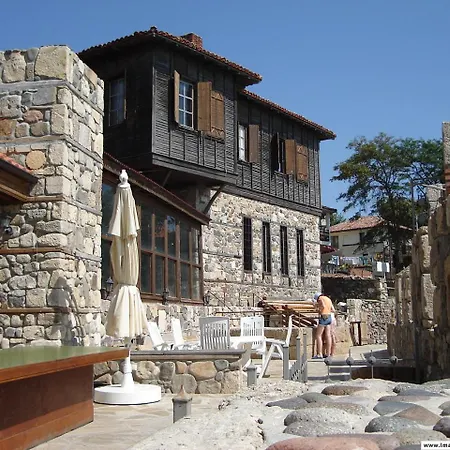 Menada Green Hills Apartments *