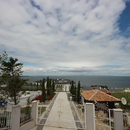 Menada Green Hills Apartments