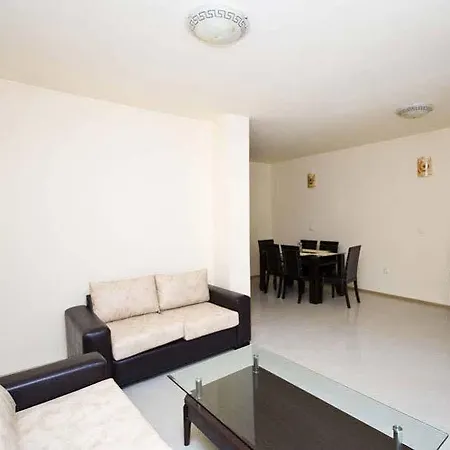 Menada Hills 公寓 索佐波尔